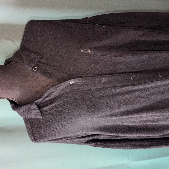 We The Free. Solid Hidden Valley Buttondown Medium. EUC - Picture 5 of 12